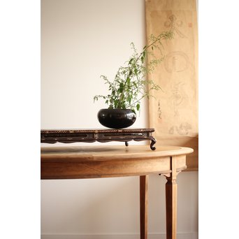 唐物 黒漆螺鈿象嵌 平卓 青貝花台　Q268 