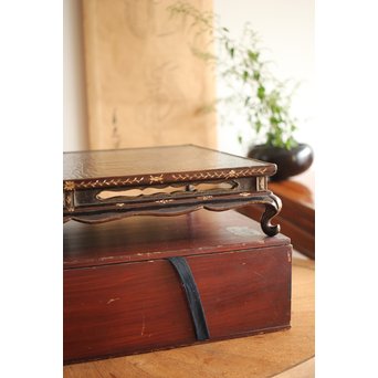 唐物 黒漆螺鈿象嵌 平卓 青貝花台　Q268 