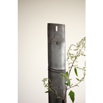 明戈(花押)作 竹雀意匠 鉄垂撥 短冊掛　M251 