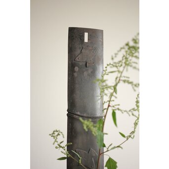 明戈(花押)作 竹雀意匠 鉄垂撥 短冊掛　M251 