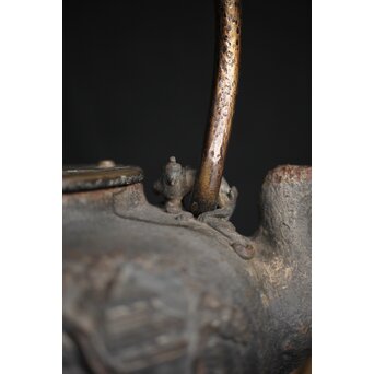 亀文堂 日本梅泉 饕餮紋蓋 象嵌鉄瓶　 M253 