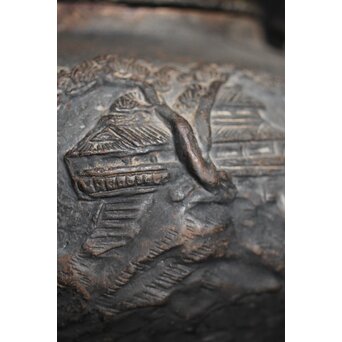 亀文堂 日本梅泉 饕餮紋蓋 象嵌鉄瓶　 M253 