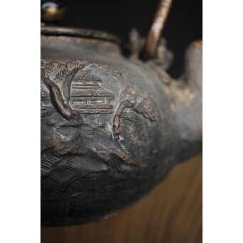 亀文堂 日本梅泉 饕餮紋蓋 象嵌鉄瓶　 M253 