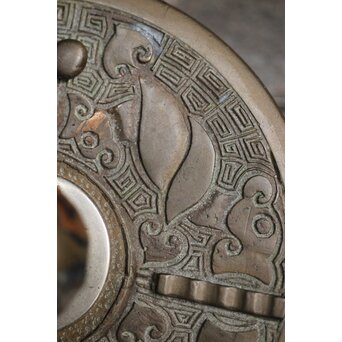 亀文堂 日本梅泉 饕餮紋蓋 象嵌鉄瓶　 M253 