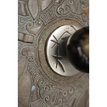 亀文堂 日本梅泉 饕餮紋蓋 象嵌鉄瓶　 M253 