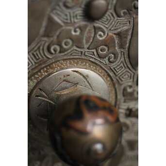 亀文堂 日本梅泉 饕餮紋蓋 象嵌鉄瓶　 M253 