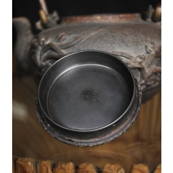 亀文堂 日本梅泉 饕餮紋蓋 象嵌鉄瓶　 M253 