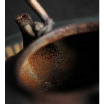 亀文堂 日本梅泉 饕餮紋蓋 象嵌鉄瓶　 M253 