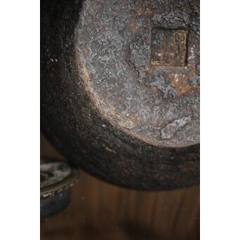 亀文堂 日本梅泉 饕餮紋蓋 象嵌鉄瓶　 M253 