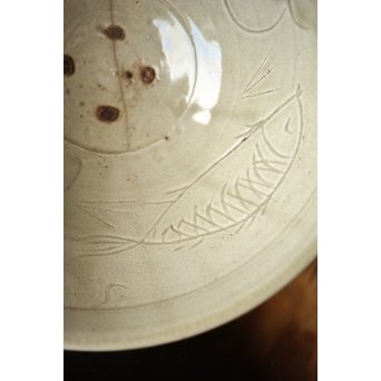 初代 真清水蔵六 珠光青磁魚紋大鉢　P239 