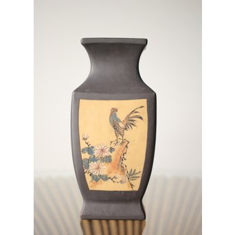 宜興紫砂 紅波刻 朱泥梅樹鳥釘彫漢詩文 四方花瓶　P244