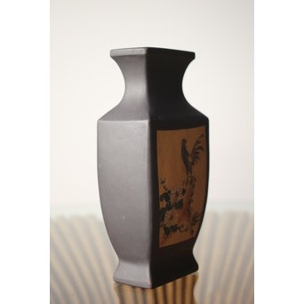 宜興紫砂 紅波刻 朱泥梅樹鳥釘彫漢詩文 四方花瓶　P244 