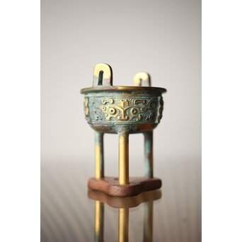 西垣一瑳 鍍金銅饕餮紋 鼎式香炉　M263 