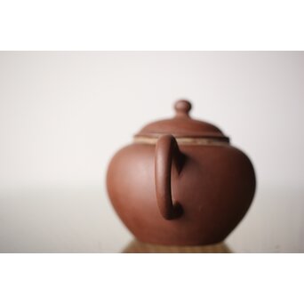 中国宜興 柴砂朱泥 水平壺　P248 