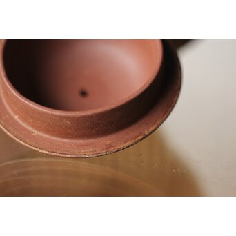 中国宜興 柴砂朱泥 水平壺　P248 