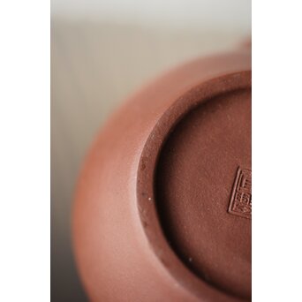 中国宜興 柴砂朱泥 水平壺　P248 