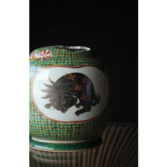 二代 上出喜山 獅子図小紋文様手炉　P258 