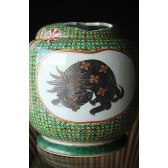 二代 上出喜山 獅子図小紋文様手炉　P258 