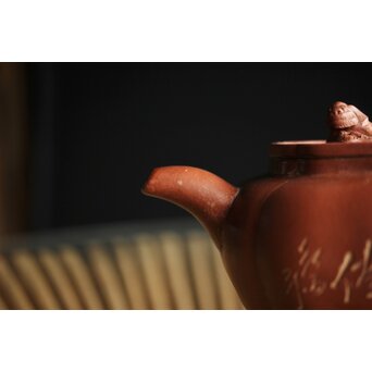 紅雨刻 漢詩梅紋朱泥急須 獅子摘 中国宜興 茶壺　P260 