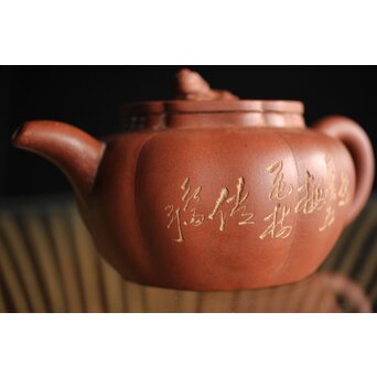 紅雨刻 漢詩梅紋朱泥急須 獅子摘 中国宜興 茶壺　P260 