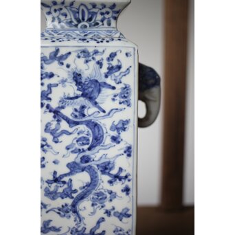 象耳瓶 染付花瓶　P266 