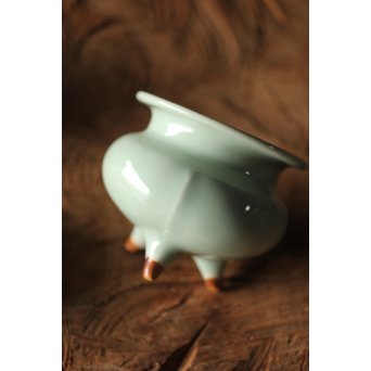 清風与平 純銀火屋 袴腰青磁香炉　P269 