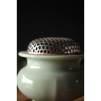 清風与平 純銀火屋 袴腰青磁香炉　P269 