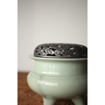 宮永東山 青磁 香炉袴腰香炉 純銀 雲透 火屋　P292 