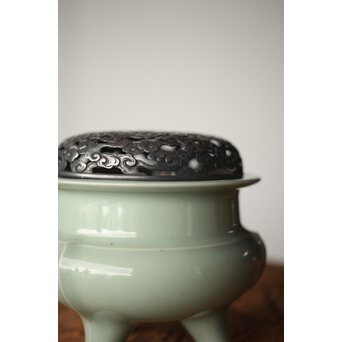 宮永東山 青磁 香炉袴腰香炉 純銀 雲透 火屋　P292 