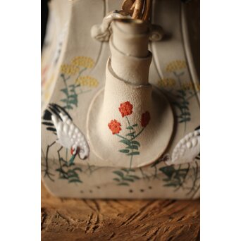 明治萬古 堀友直造 白泥花鶴細密色絵 五角形急須　P301 