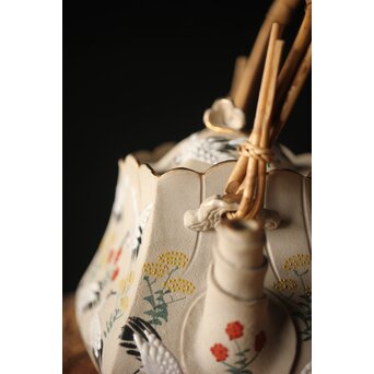 明治萬古 堀友直造 白泥花鶴細密色絵 五角形急須　P301 