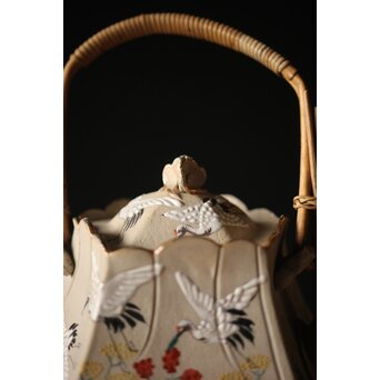 明治萬古 堀友直造 白泥花鶴細密色絵 五角形急須　P301 