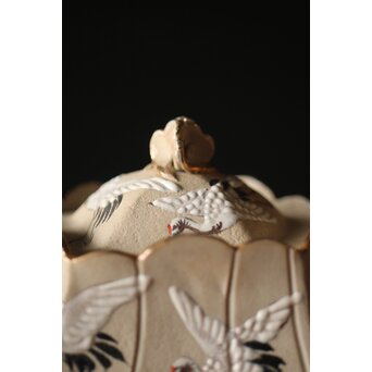 明治萬古 堀友直造 白泥花鶴細密色絵 五角形急須　P301 