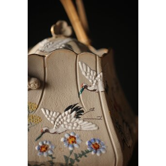 明治萬古 堀友直造 白泥花鶴細密色絵 五角形急須　P301 