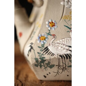 明治萬古 堀友直造 白泥花鶴細密色絵 五角形急須　P301 