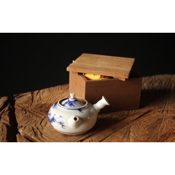 清水七兵衛 青華秋草染付急須　P303 