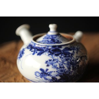 清水七兵衛 青華秋草染付急須　P303 