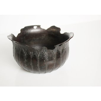 弘美作 佐渡銅器 斑柴銅 虫食手蓮葉文建水　M287 