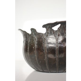 弘美作 佐渡銅器 斑柴銅 虫食手蓮葉文建水　M287 