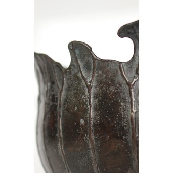 弘美作 佐渡銅器 斑柴銅 虫食手蓮葉文建水　M287 