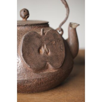 りんごの鉄瓶　M290 