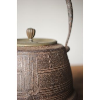 釜師系か 鐘形鉄瓶　M292 