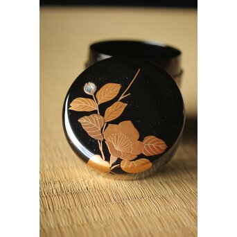 加賀蒔絵師 坂下雄峰 山茶花蒔絵 大棗 共箱　Q288 