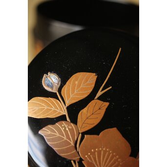 加賀蒔絵師 坂下雄峰 山茶花蒔絵 大棗 共箱　Q288 