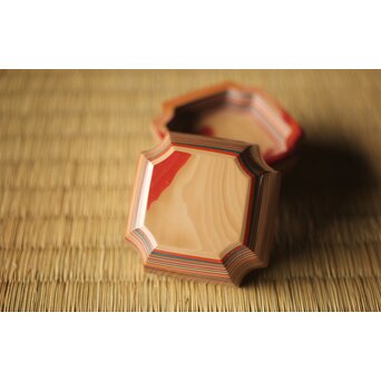 正春作 堆漆香合　Q291 