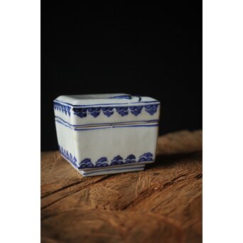 二代 清風与平 古染付写蓋物 唐木箱　P310 