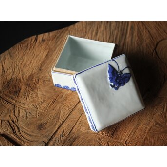 二代 清風与平 古染付写蓋物 唐木箱　P310