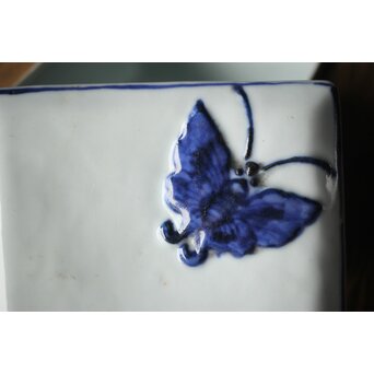 二代 清風与平 古染付写蓋物 唐木箱　P310 