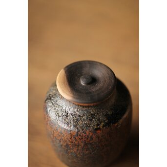 瀬戸天目釉肩衝茶入　P312 