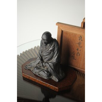所載品 鋳師 北原三佳 良寛和尚坐像　M301 